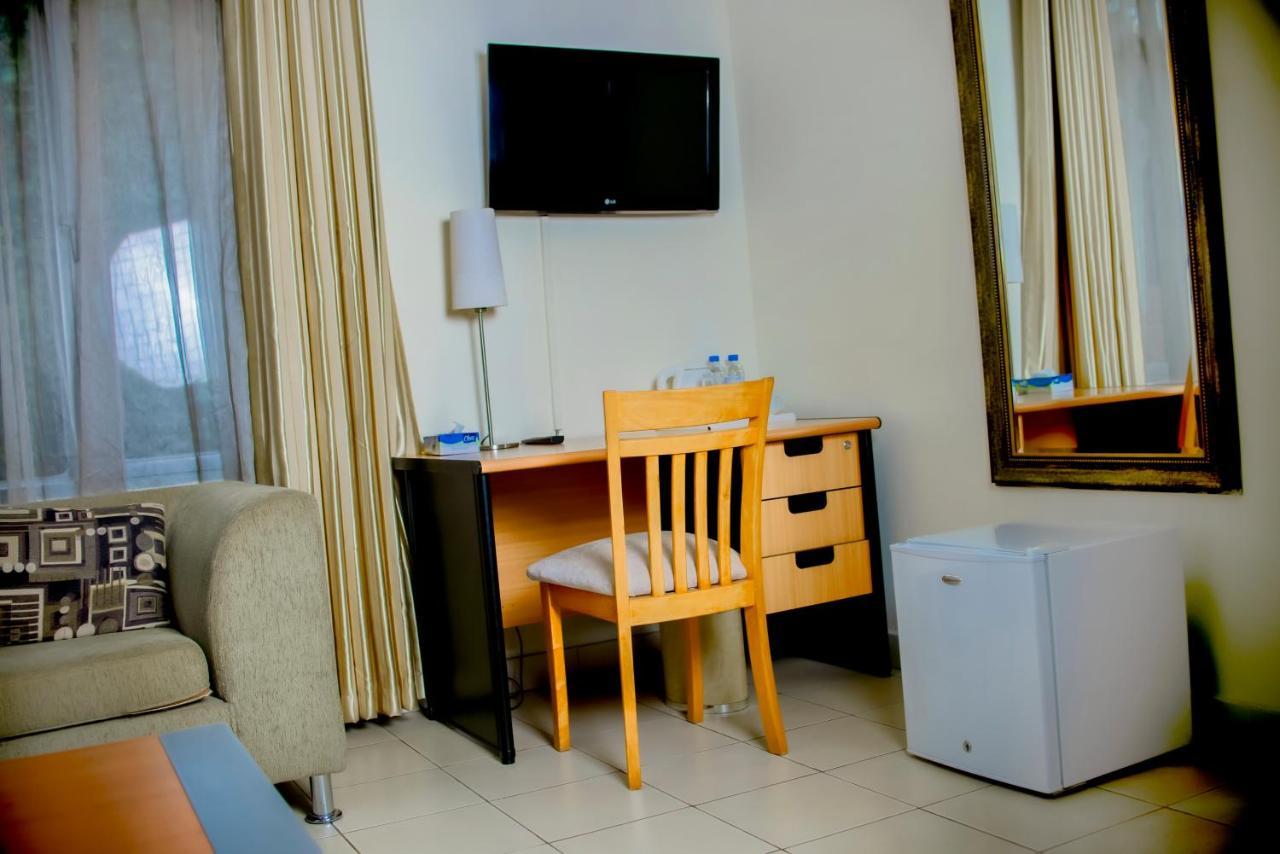One Click Hotel Kigali Bagian luar foto
