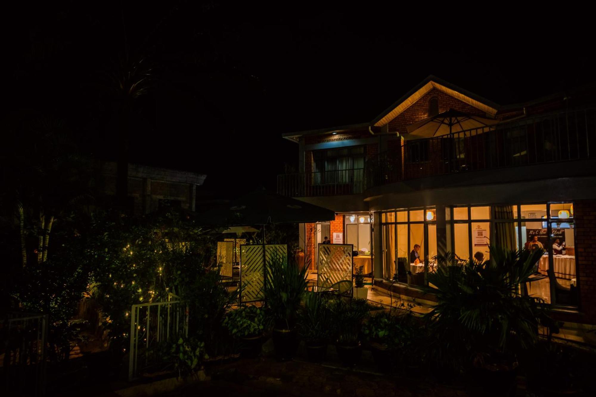 One Click Hotel Kigali Bagian luar foto