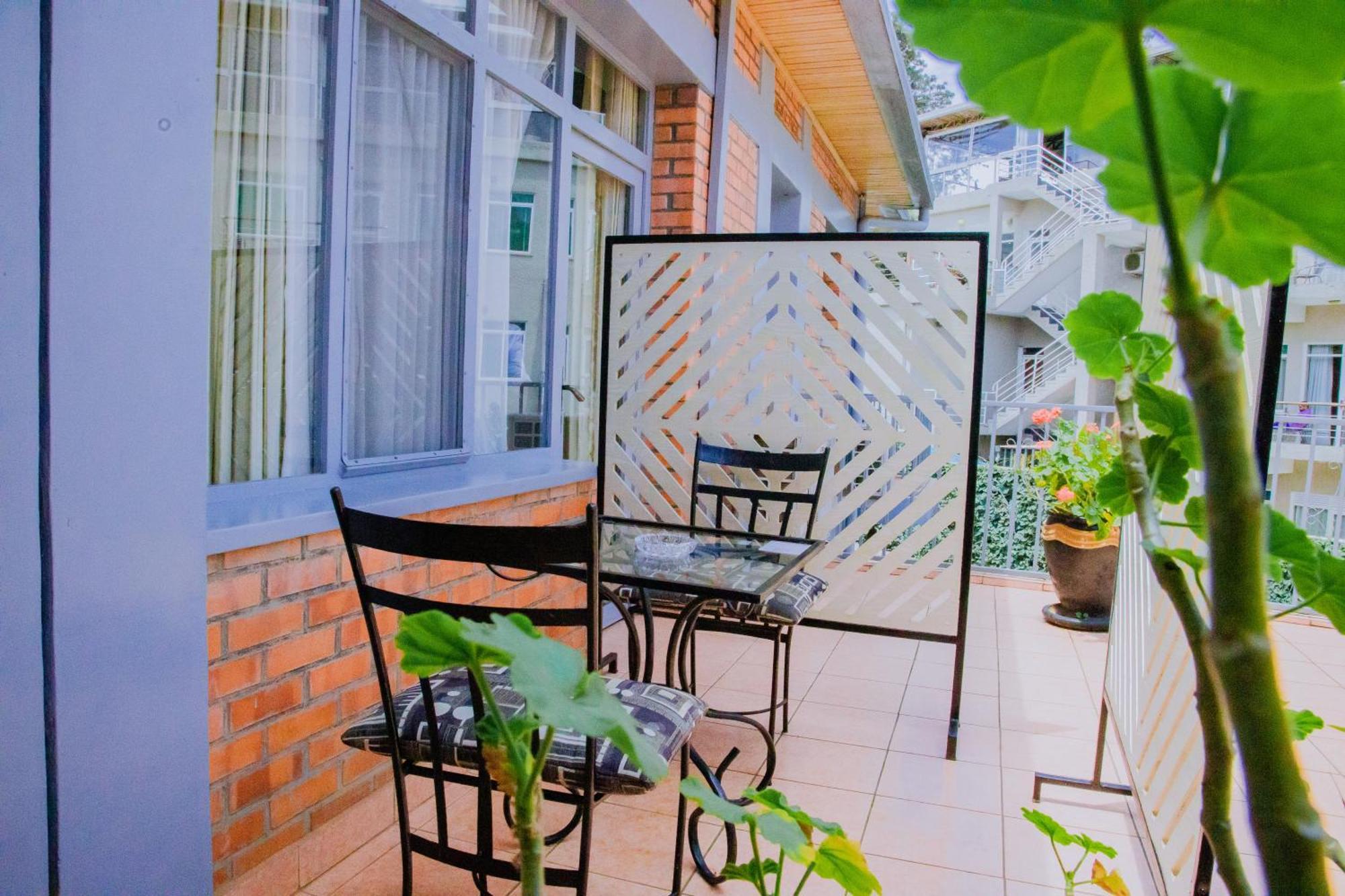One Click Hotel Kigali Bagian luar foto