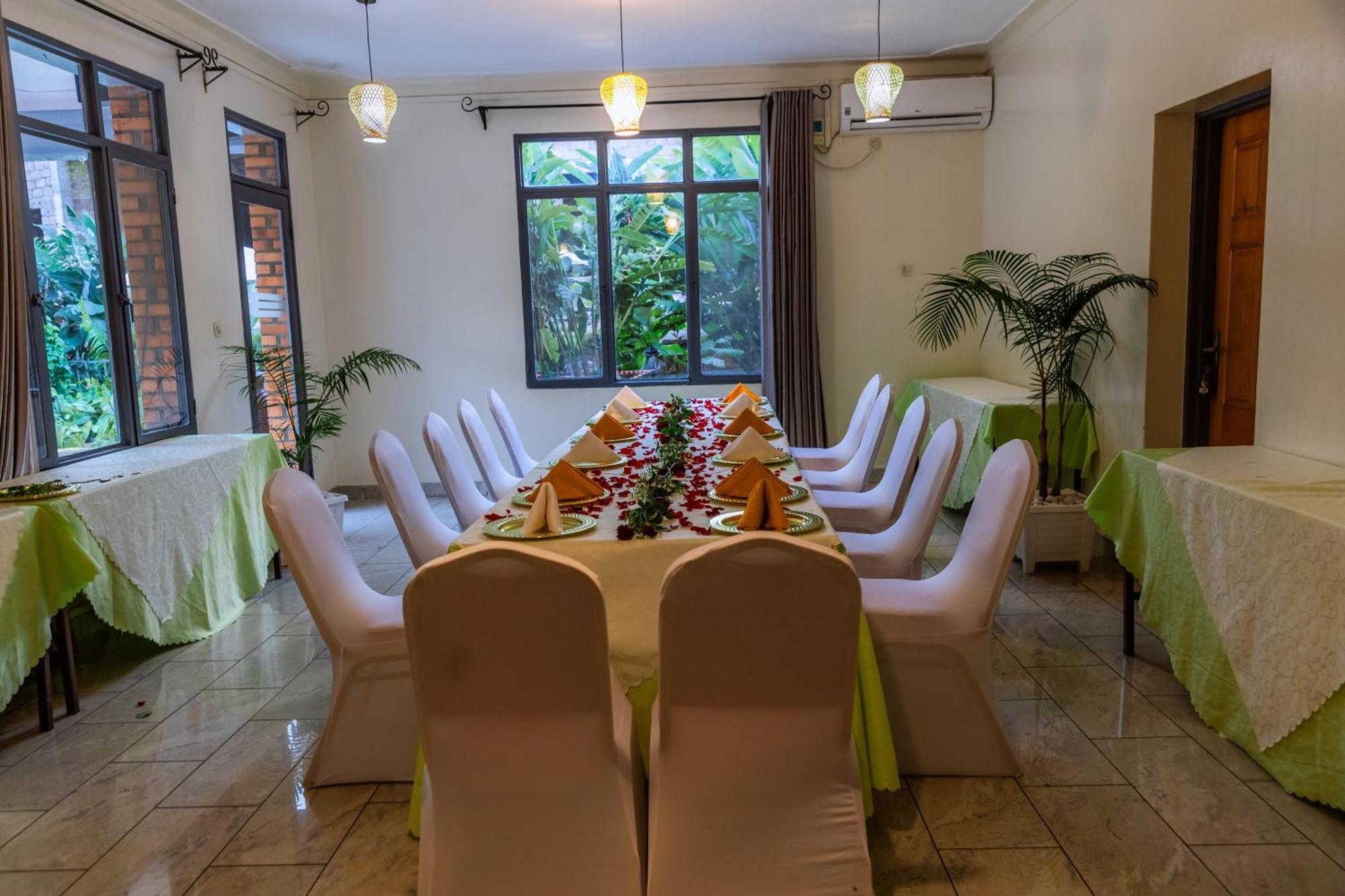 One Click Hotel Kigali Bagian luar foto